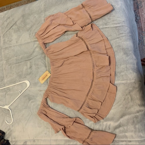 NWT pink off the shoulder shirt​ - Picture 6 of 6